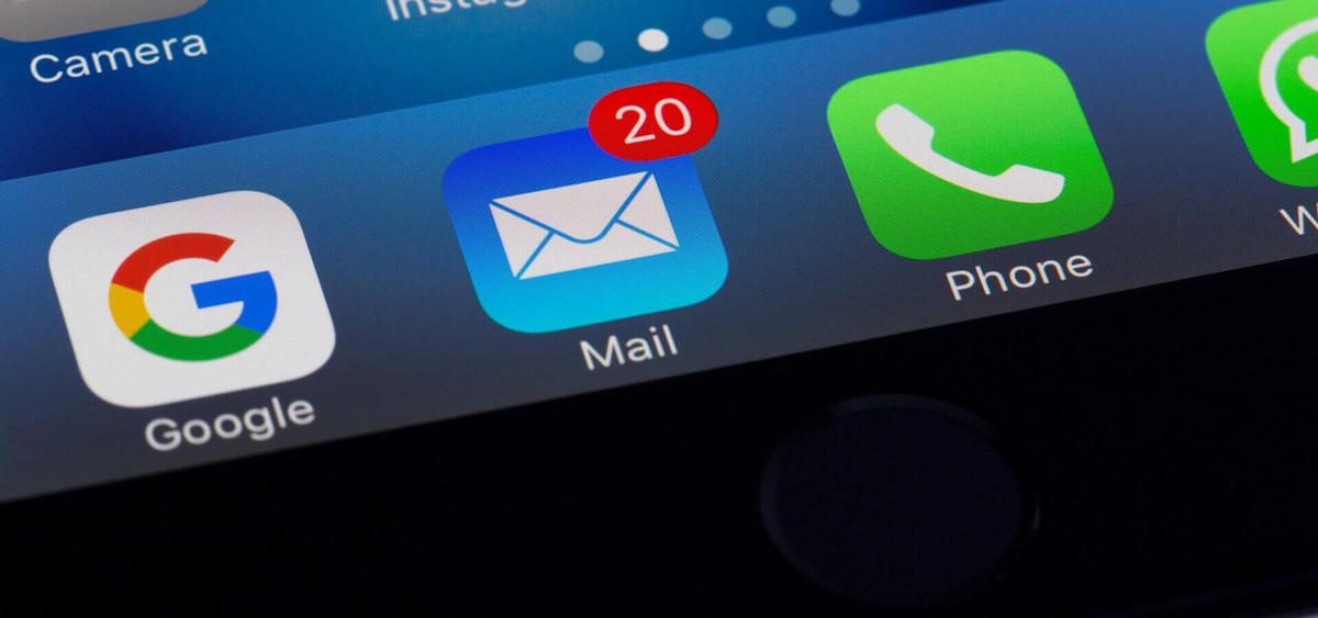 email inbox icon saying 20 new mails on a smartphone
