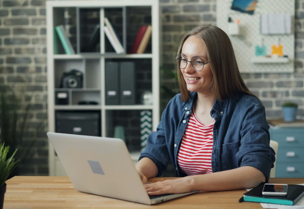 How to track candidates effectively in an ATS: Strategies that speed up hiring